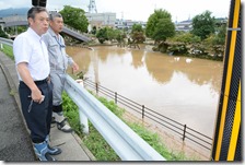 福知山水害視察、足立議員と