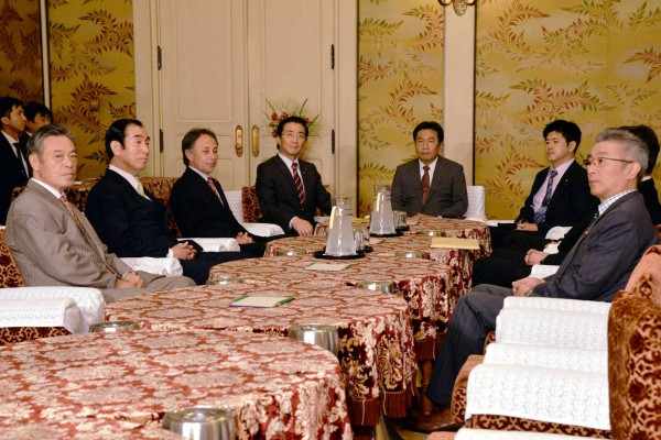 写真5野党1会派書・幹赤旗