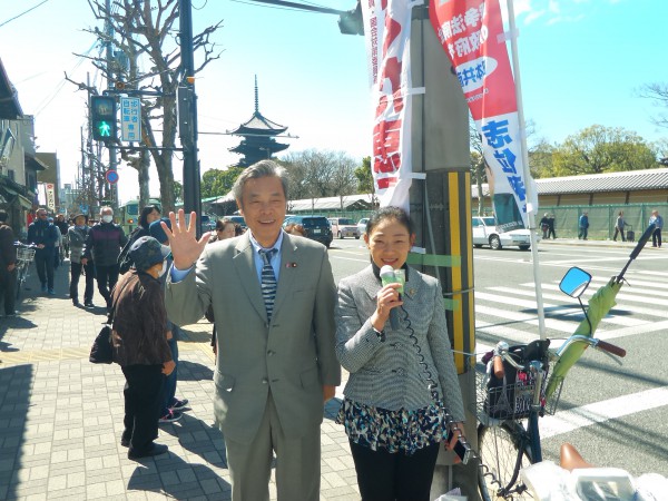 今日は、森田ゆみ子京都市会議員と一緒に街宣です。