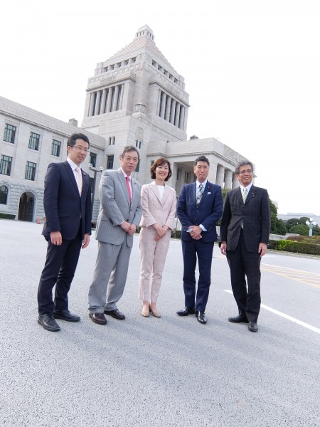 近畿５人結氏を中に